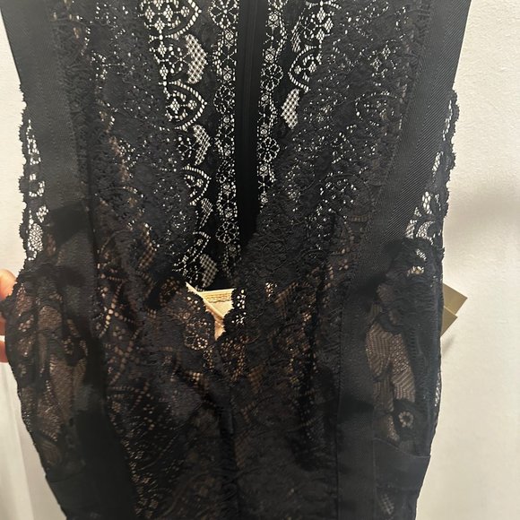 Nicole Miller New York Sleeveless V Neck Lace Dress - Daiquiri - Picture 8 of 10